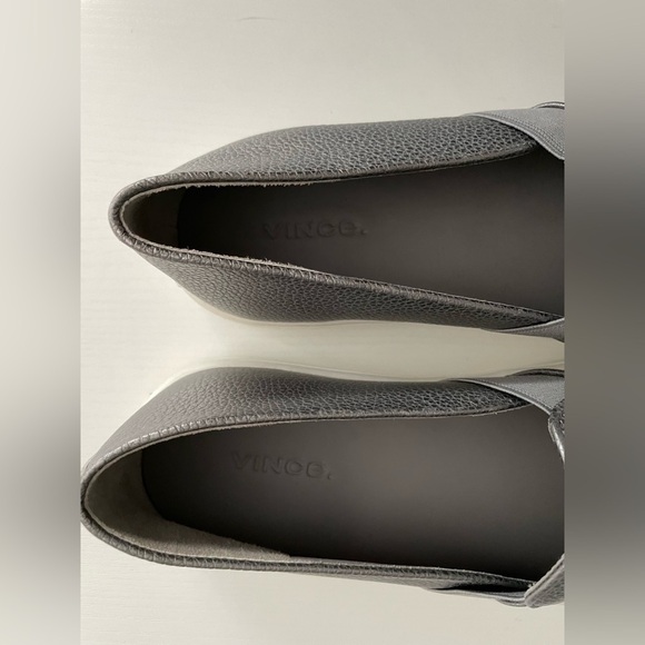 $195 VINCE BLAIR LEATHER WOMEN SLIP ON SNEAKER gunmetal metallic silver 8.5 - Picture 2 of 11